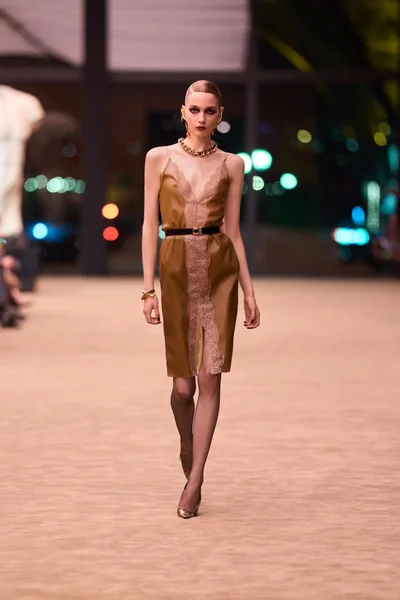 Look 30